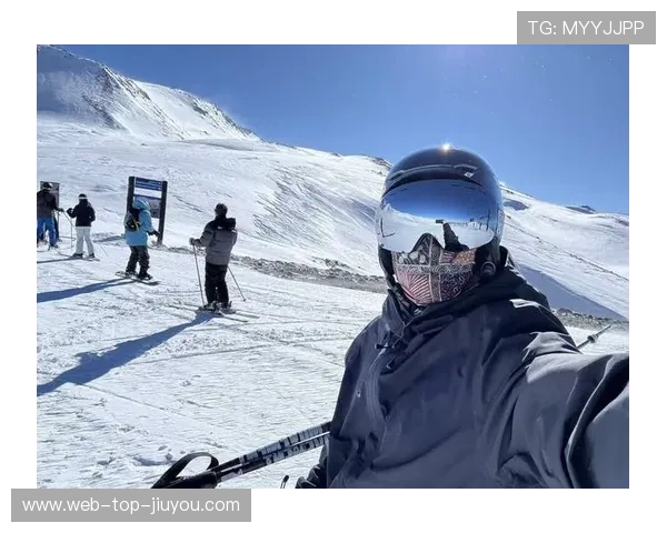 新滑雪装备技术展示，帮助运动员提升寒冷天气下表现，滑雪装备视频