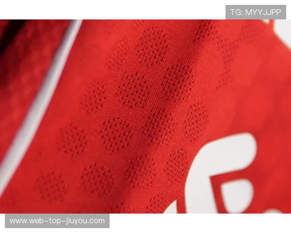 利物浦新款主场球衣回归深红经典设计